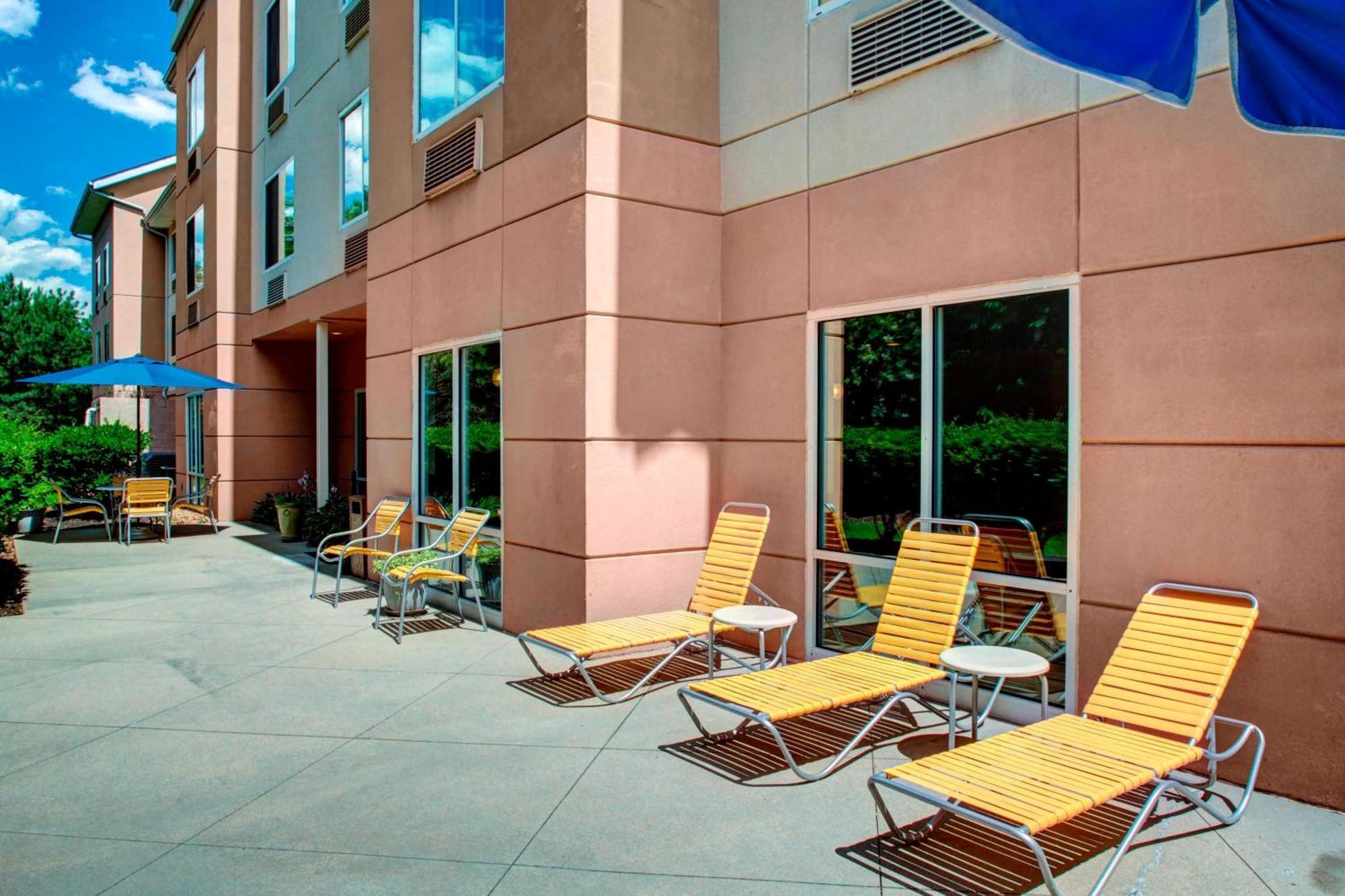 Fairfield Inn And Suites By Marriott Emporia I-95 Exterior foto