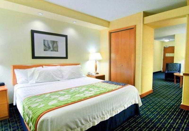 Fairfield Inn And Suites By Marriott Emporia I-95 Exterior foto