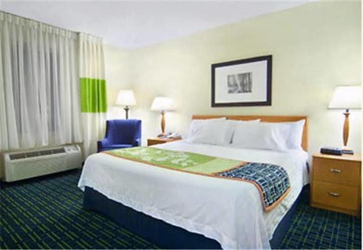 Fairfield Inn And Suites By Marriott Emporia I-95 Exterior foto