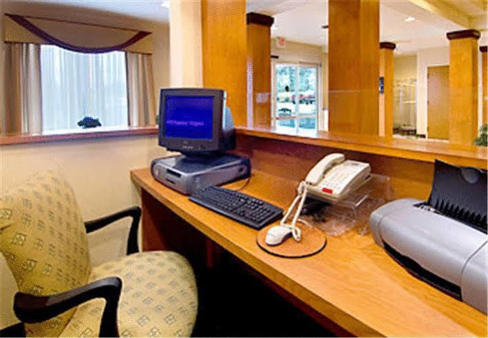 Fairfield Inn And Suites By Marriott Emporia I-95 Exterior foto